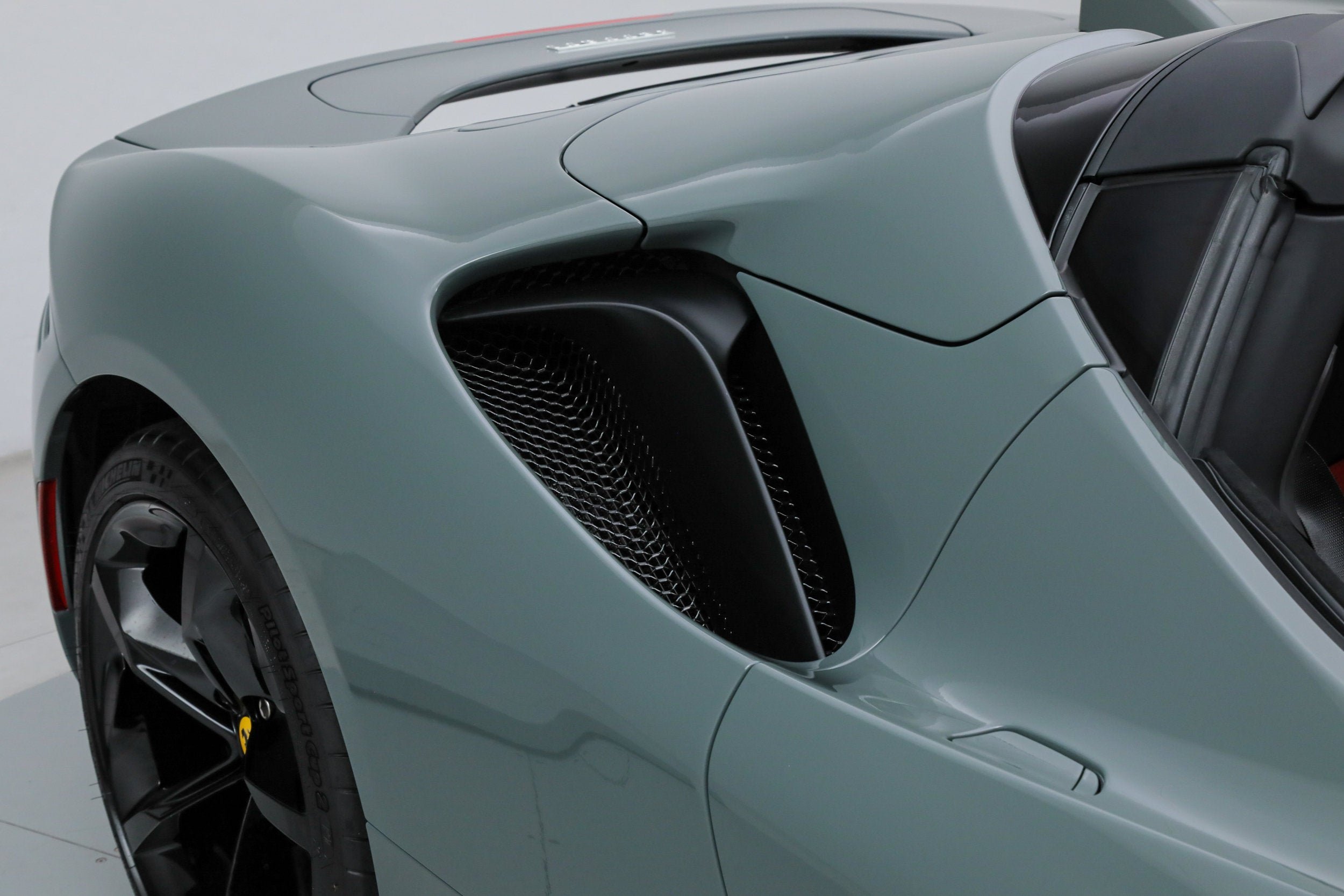 Certified Used 2025 Grigio Medio Ferrari  image 27