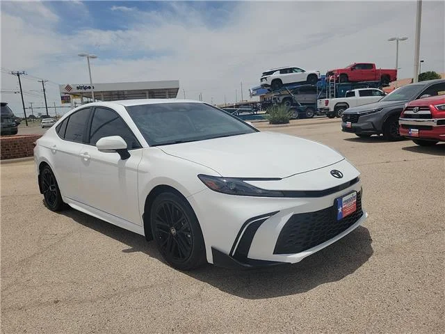 Used 2025 Ice Cap Toyota SE image 6
