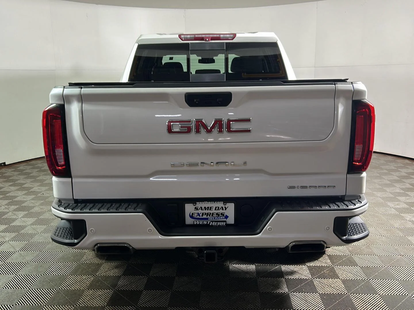 Used 2023 White Frost Tricoat GMC Denali image 7