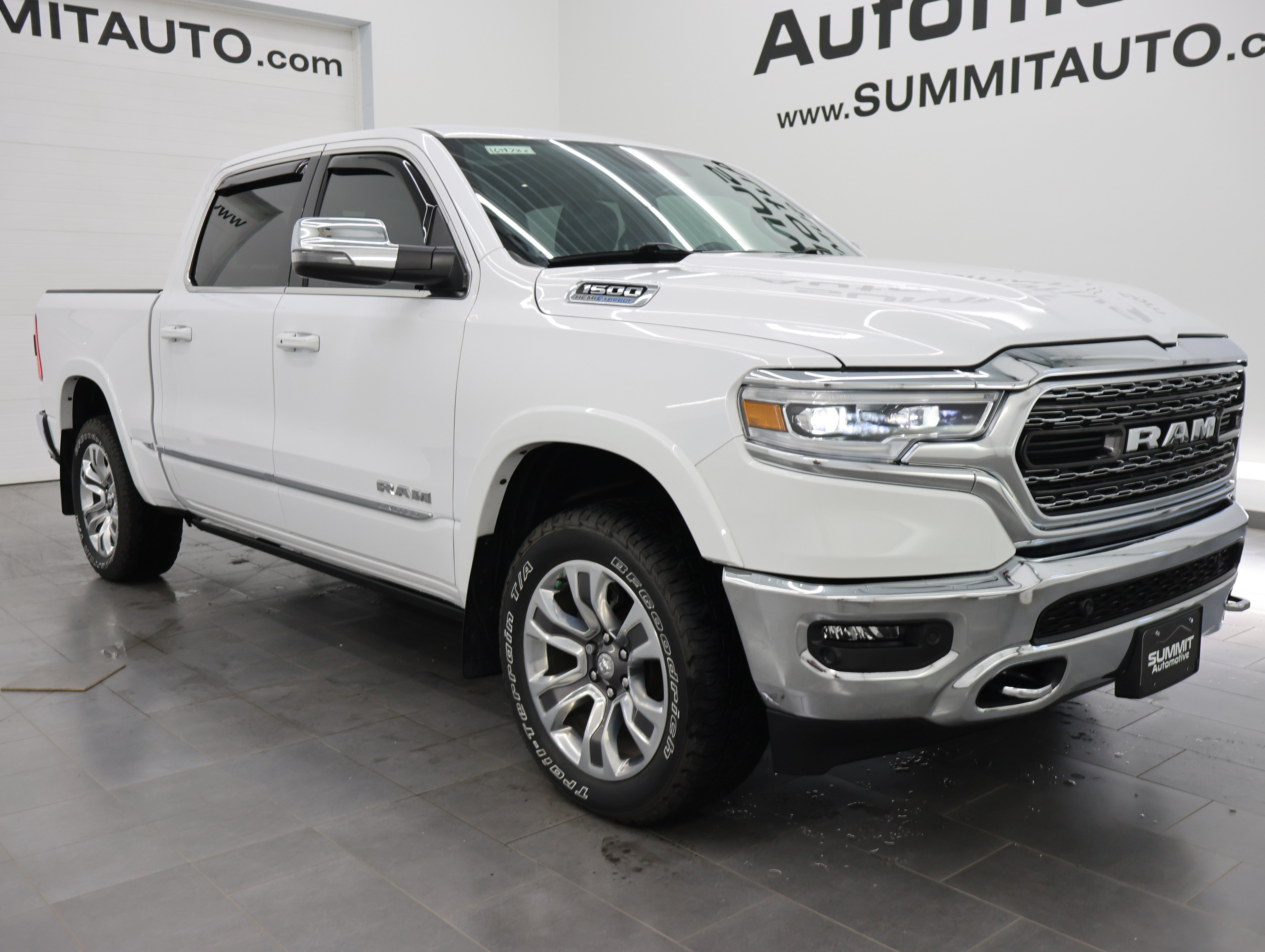 Used 2023 Bright White Clearcoat Ram 4x4 Crew Cab Limited: CREW-SHORT-LIMITED LVL 1-NAV-PANO-4WD-HEMI-360 CAM image 2