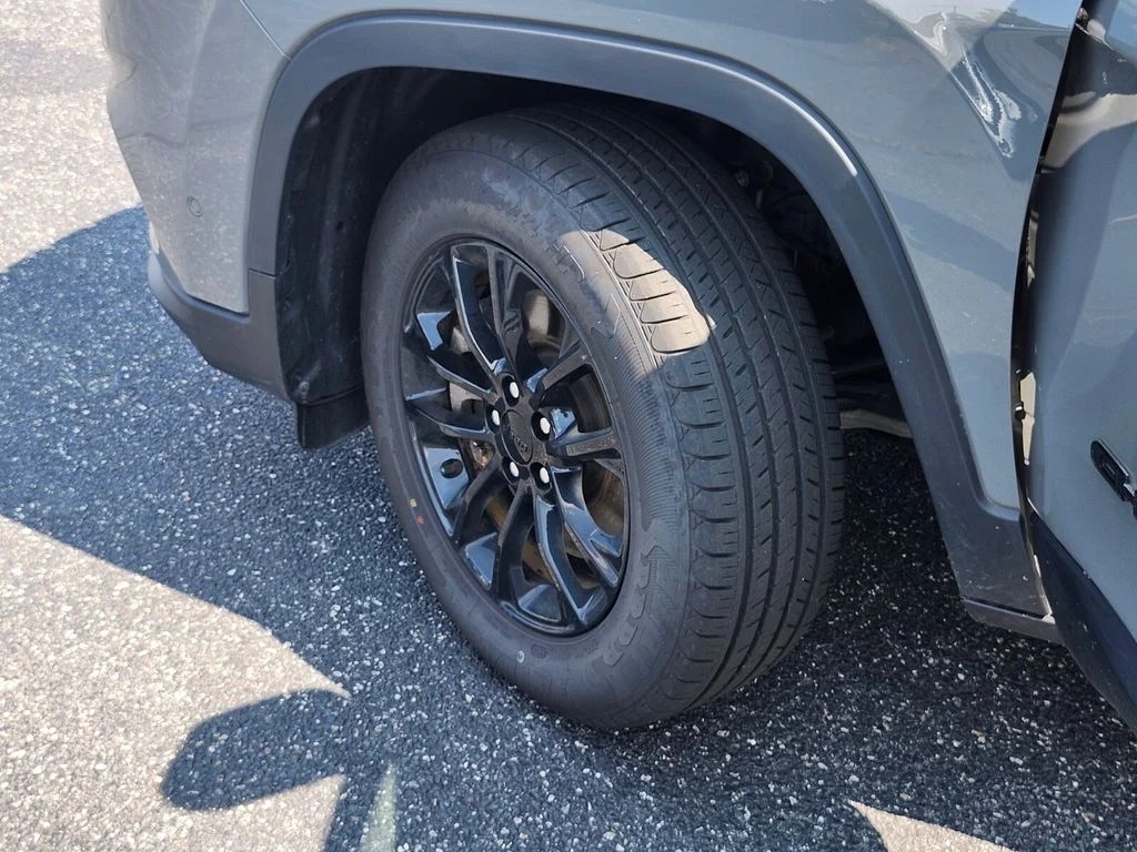 Used 2023 Gray Jeep Altitude image 34