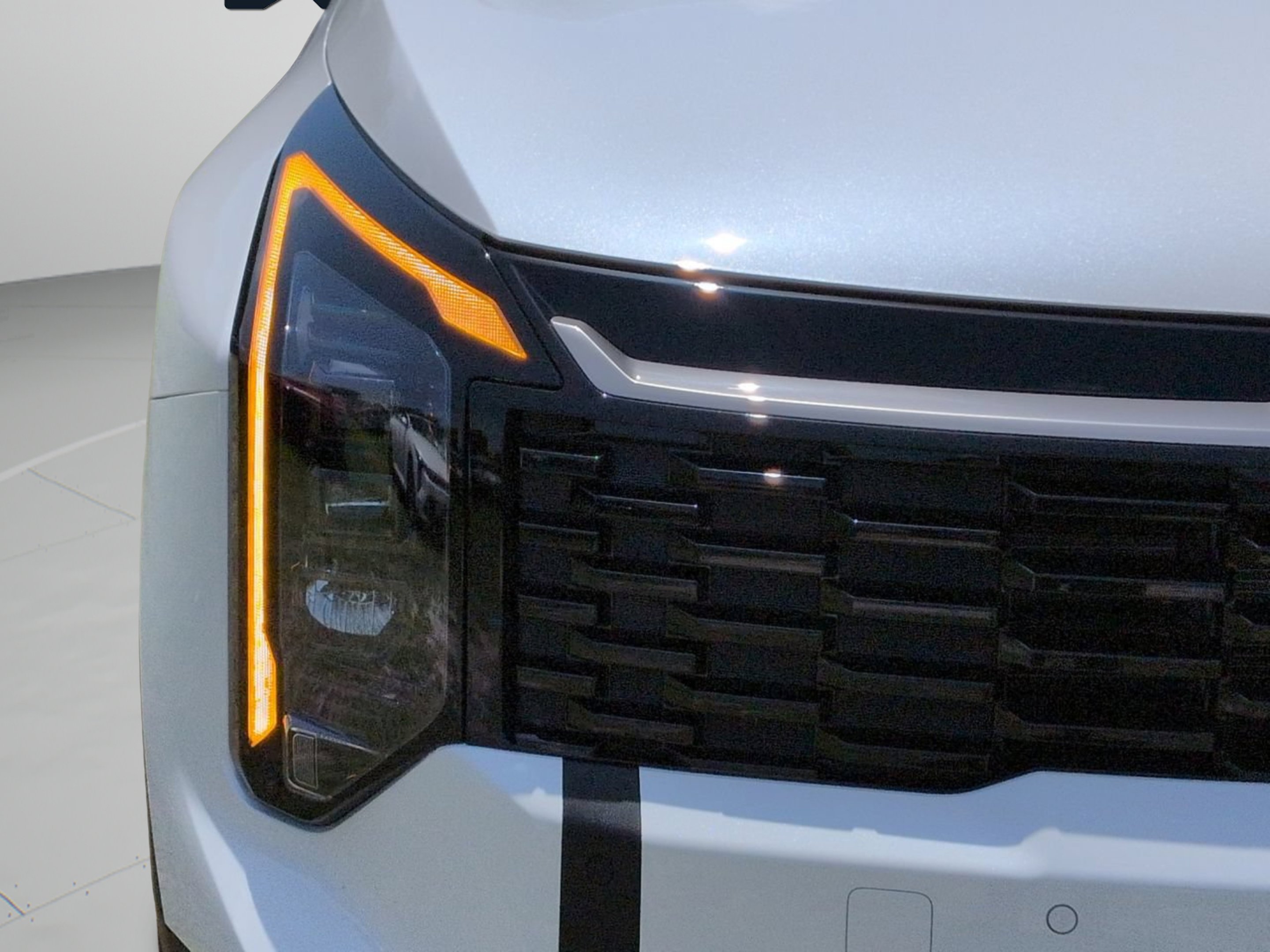 New 2027 Snow White Pearl Kia LX image 27