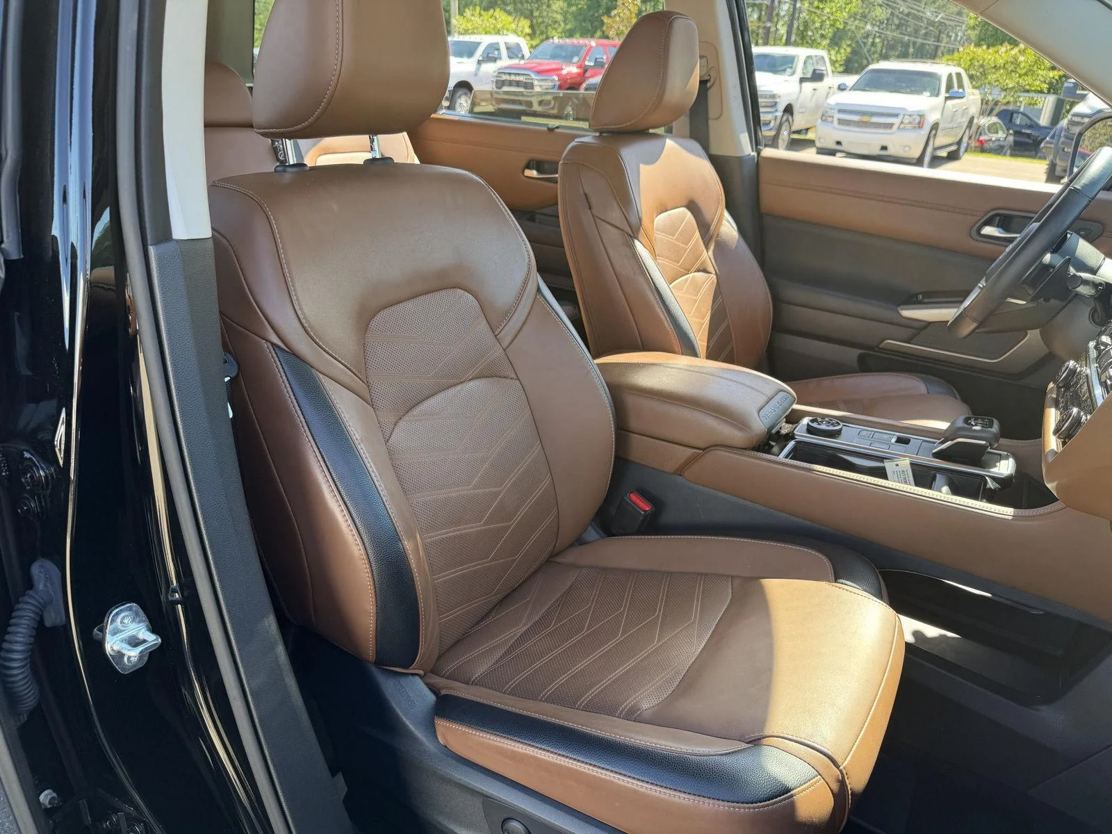 Used 2023 Super Black Nissan Platinum image 21