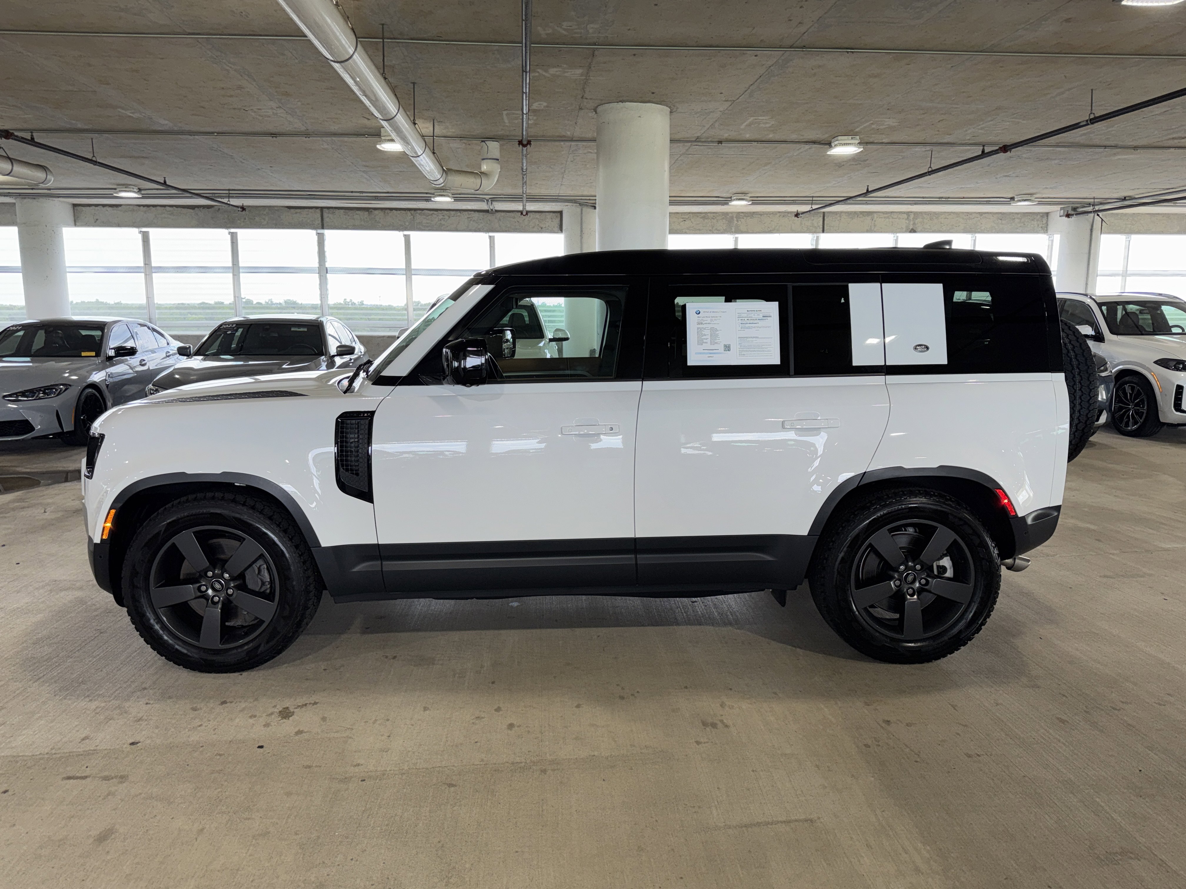 Used 2024 Fuji White Land Rover SE image 5