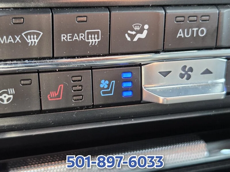 Used 2025 Oxford White FORD LARIAT 4WD SuperCrew 5.5