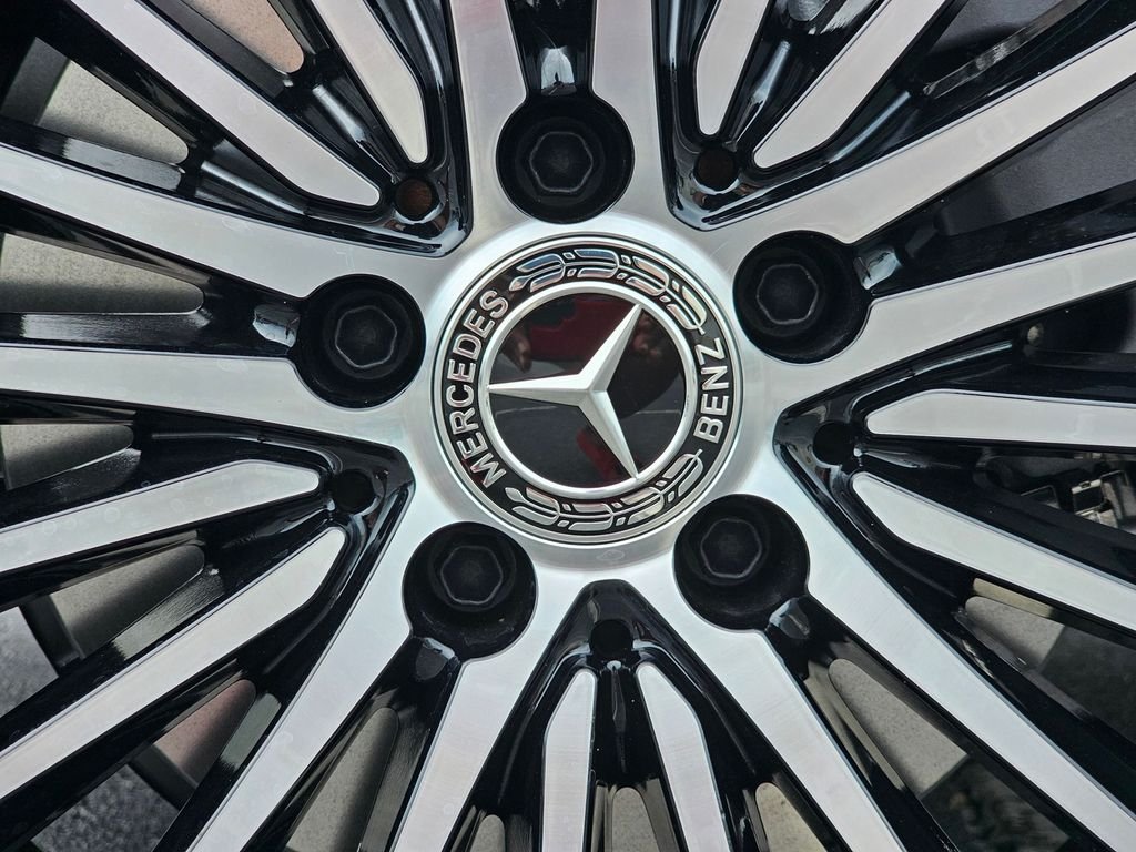 New 2026 Polar White Mercedes-Benz GLC 300 image 11