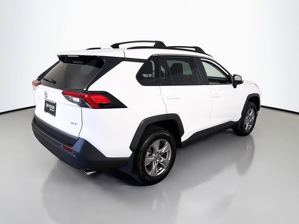 Used 2025 Ice Cap Toyota XLE image 7