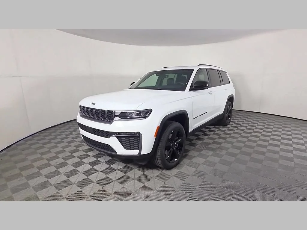 New 2026 Bright White Clear-Coat Exterior Paint Jeep Limited image 36
