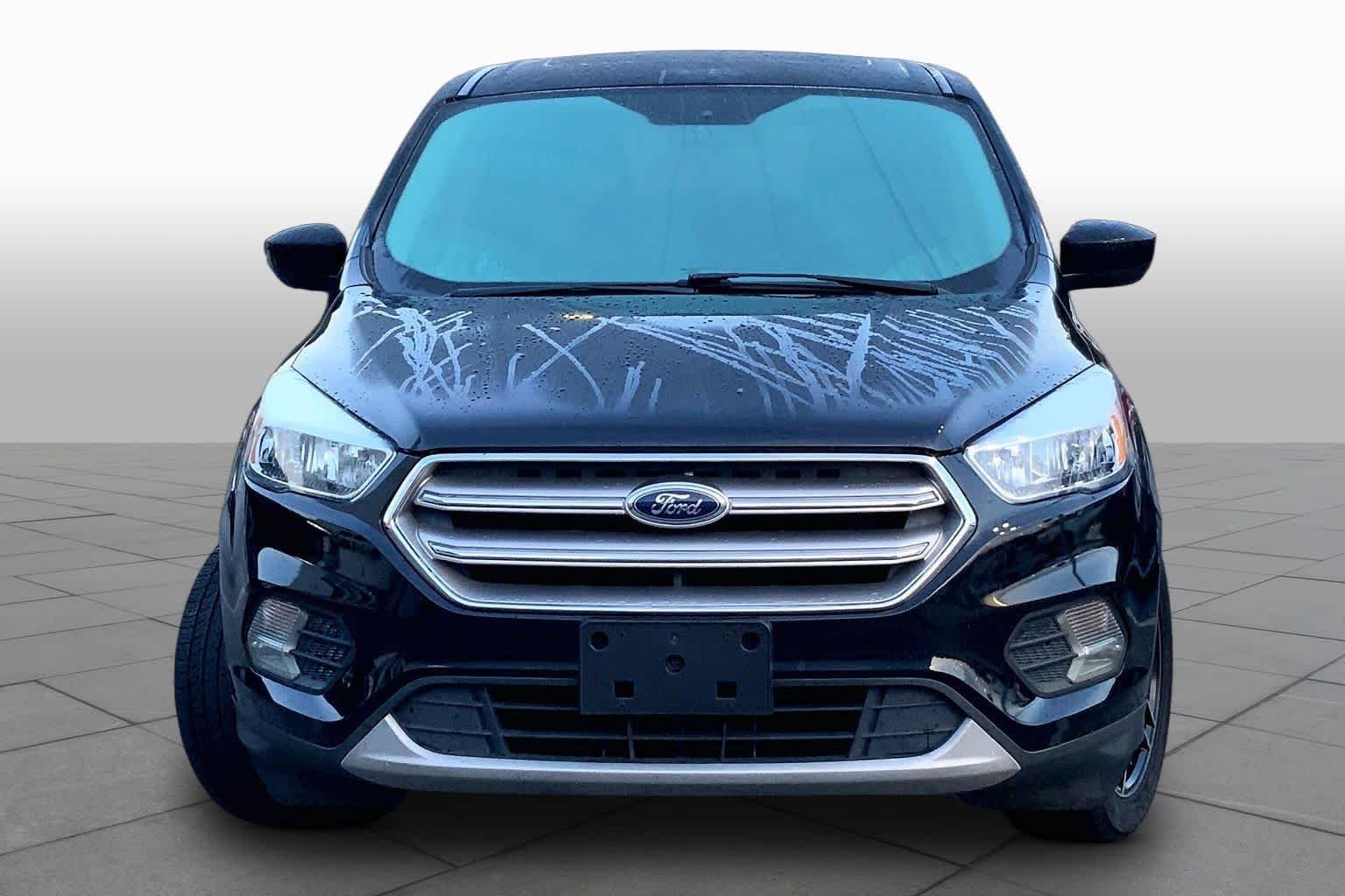 Used 2017 Shadow Black Ford SE image 3