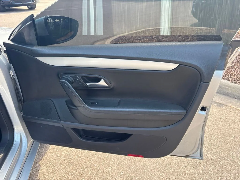 Used 2010 White Volkswagen Sport image 22