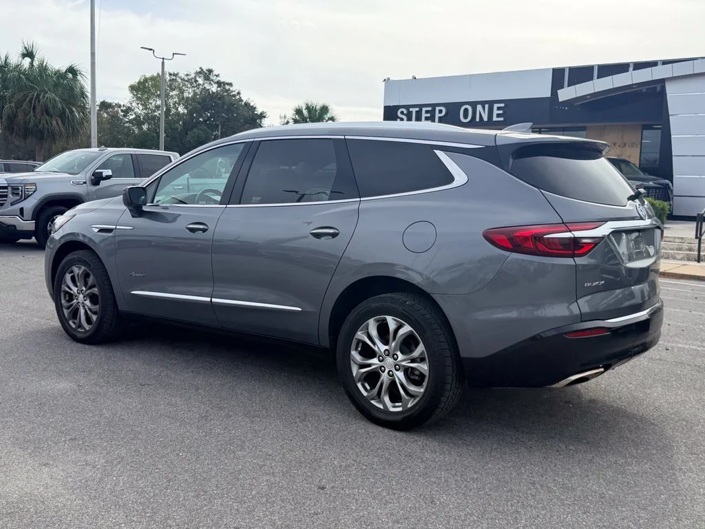 Used 2018 Gray Buick Avenir image 4