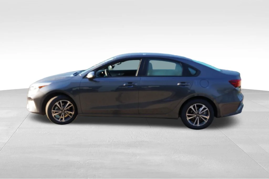 Used 2023 Gravity Gray Kia LXS image 9