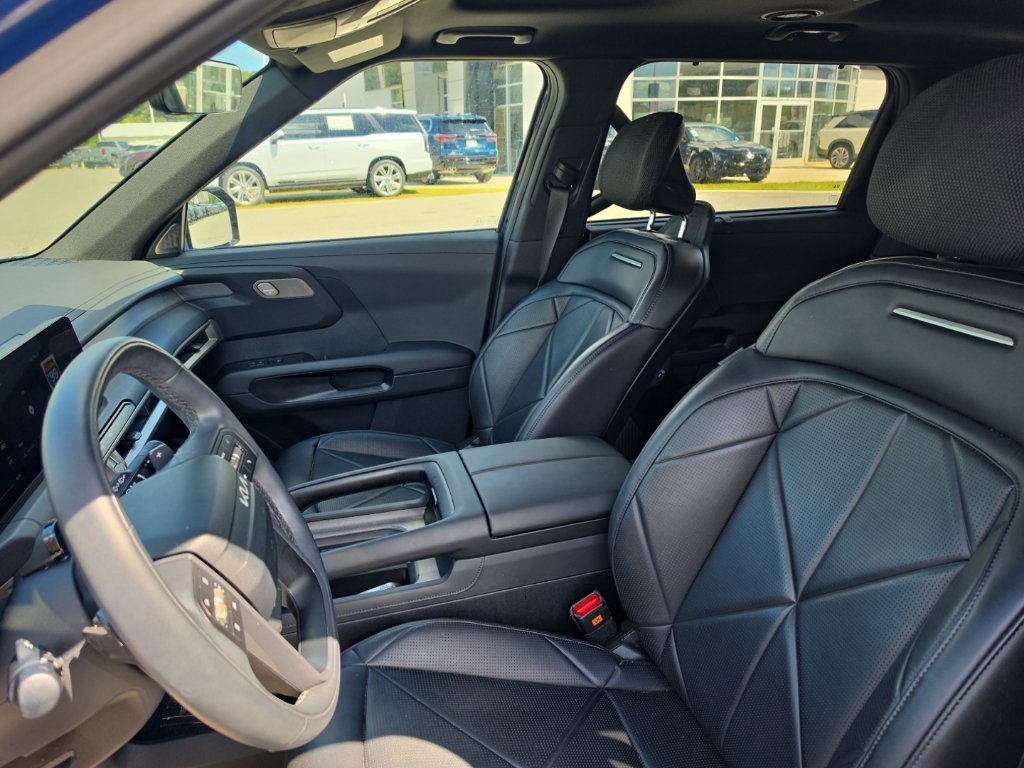 Used 2027 Black Kia SX image 11