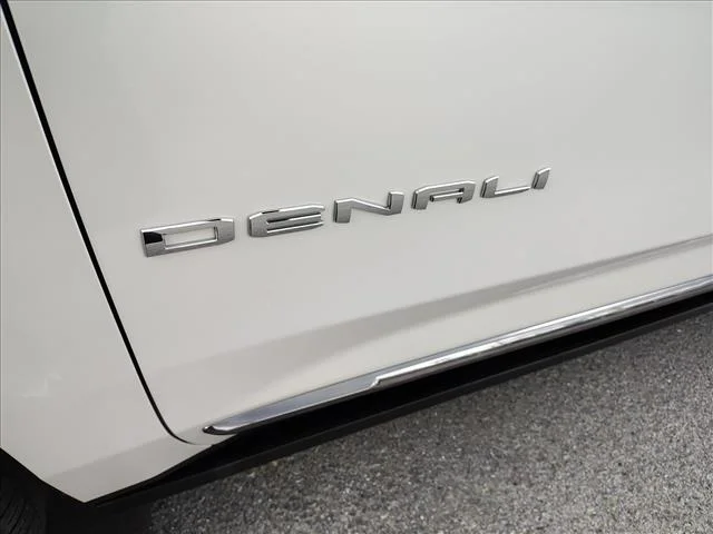 2024 GMC Yukon Denali Ultimate - Photo 9