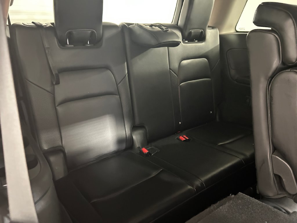 Used 2023 Red Nissan SL image 17