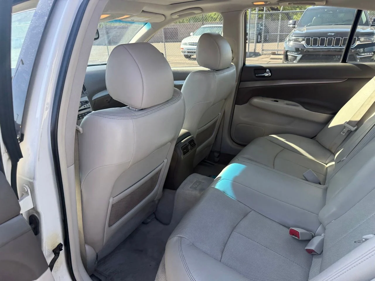 Used 2012 Moonlight White INFINITI X image 9