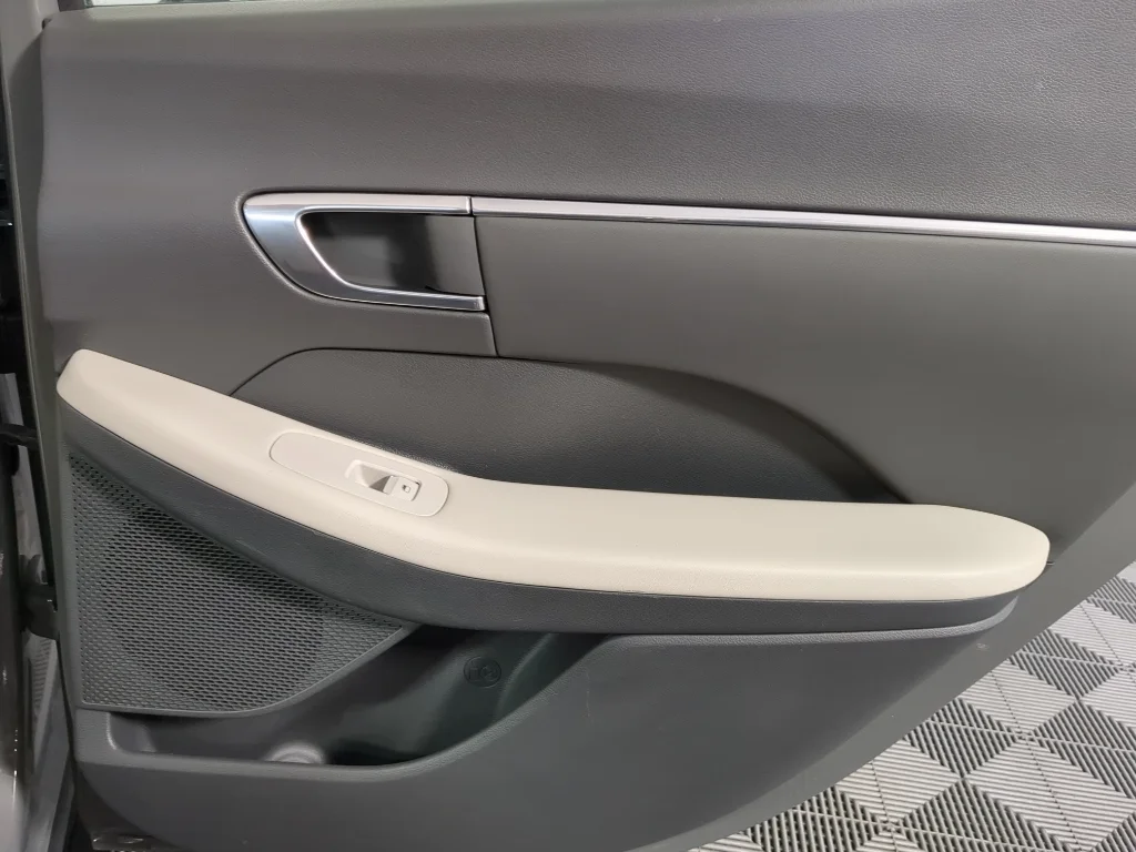 Used 2023 Gray Hyundai SEL image 22