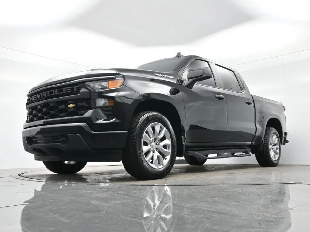 Used 2023 BLACK Chevrolet Custom image 25