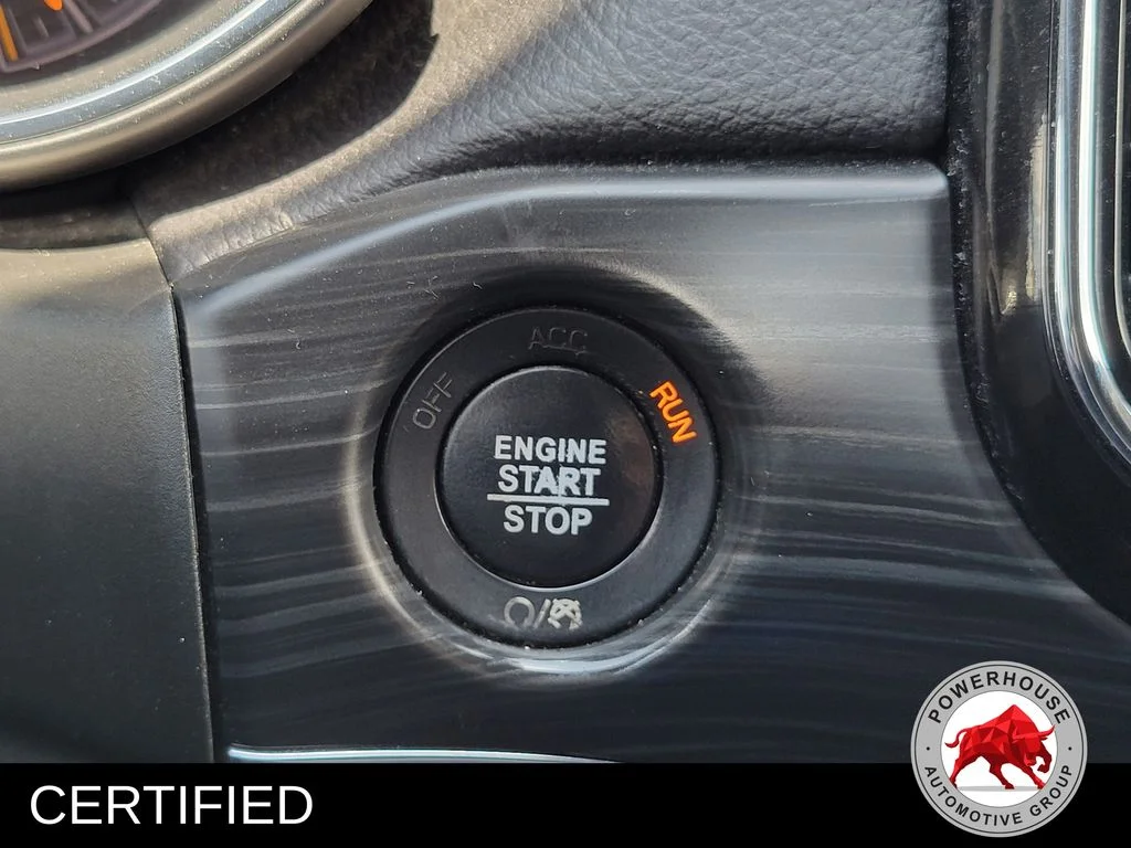 Used 2019 Silver Jeep Limited image 36