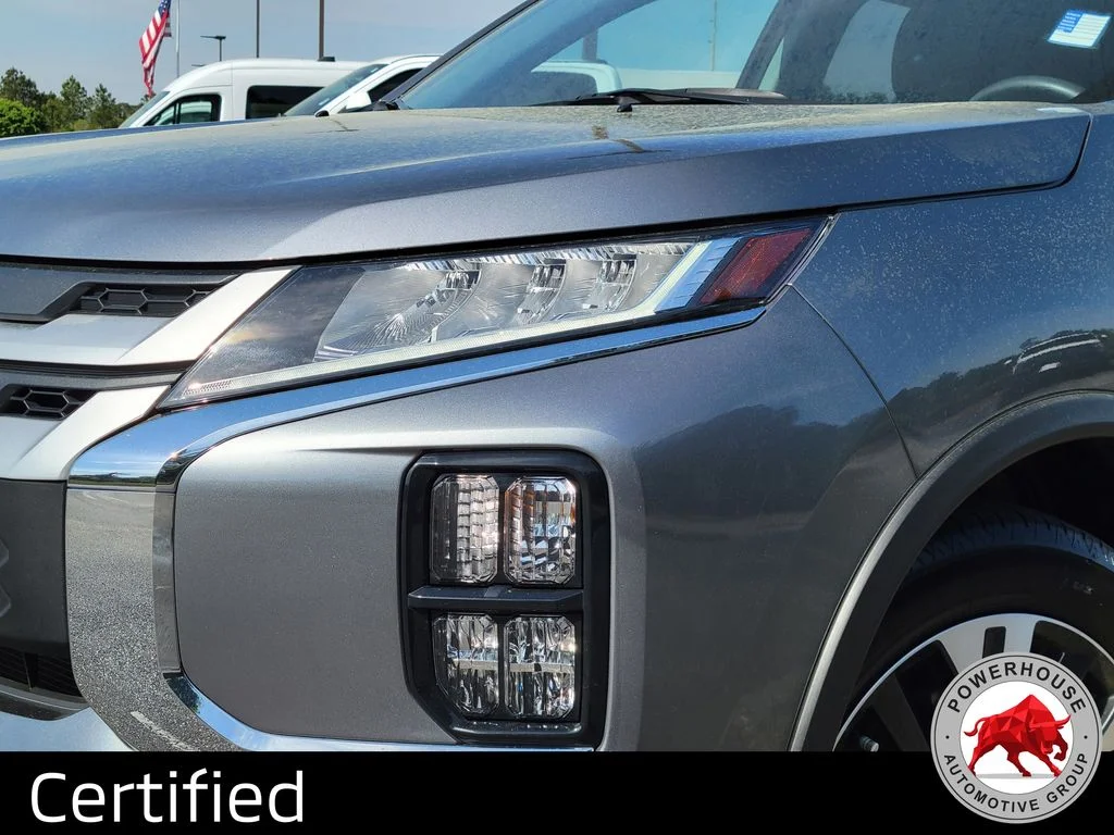 Used 2025 Silver Mitsubishi  image 11