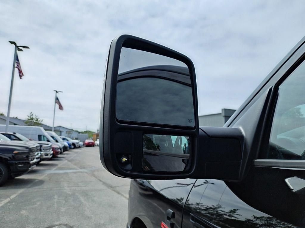 New 2026 Diamond Black Crystal Pearl-Coat Exterior Paint RAM Tradesman image 15