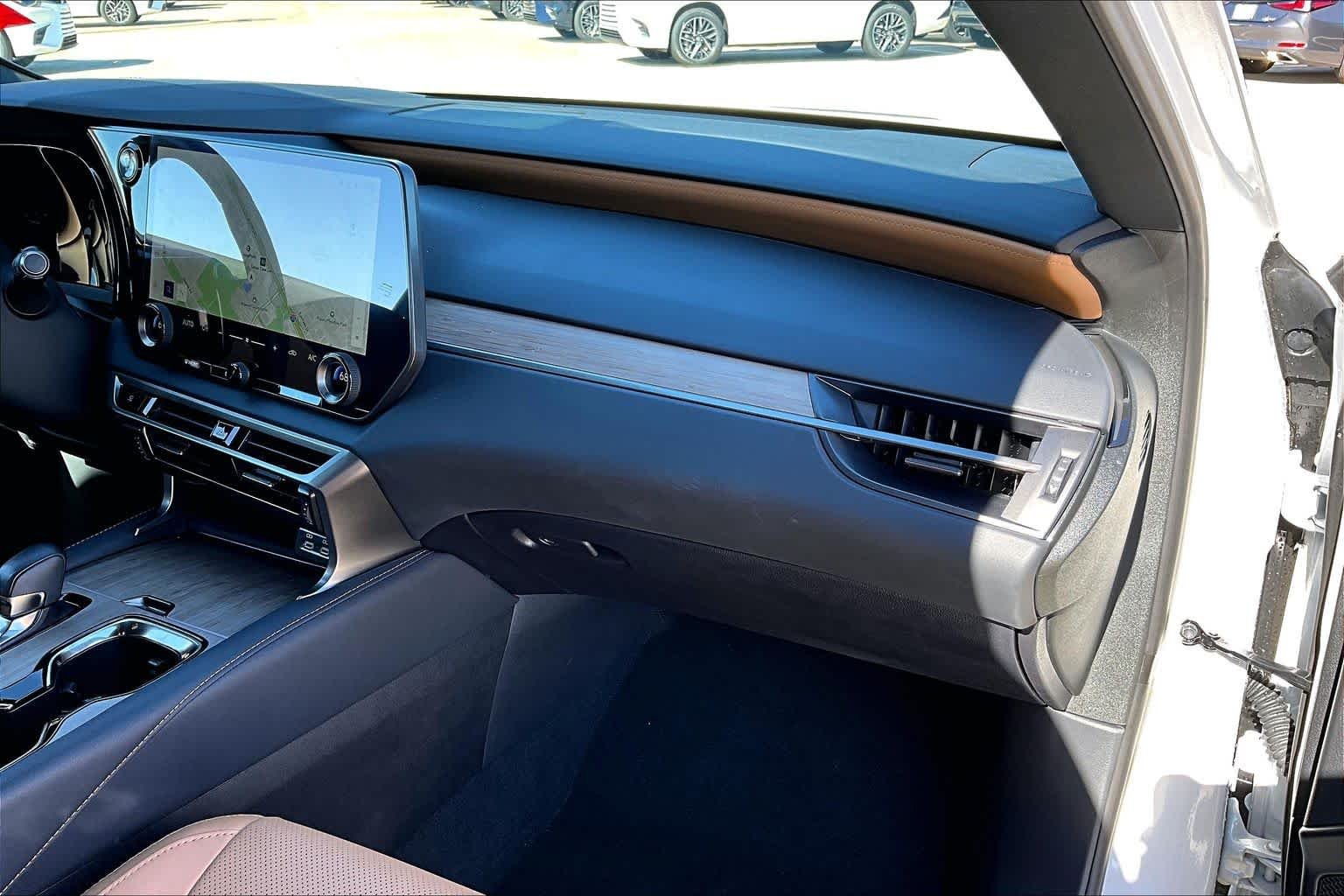 Used 2025 Eminent White Pearl Lexus Premium image 19