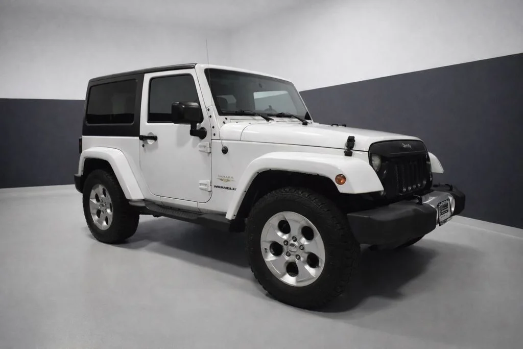 Used 2015 White Jeep Sahara image 7