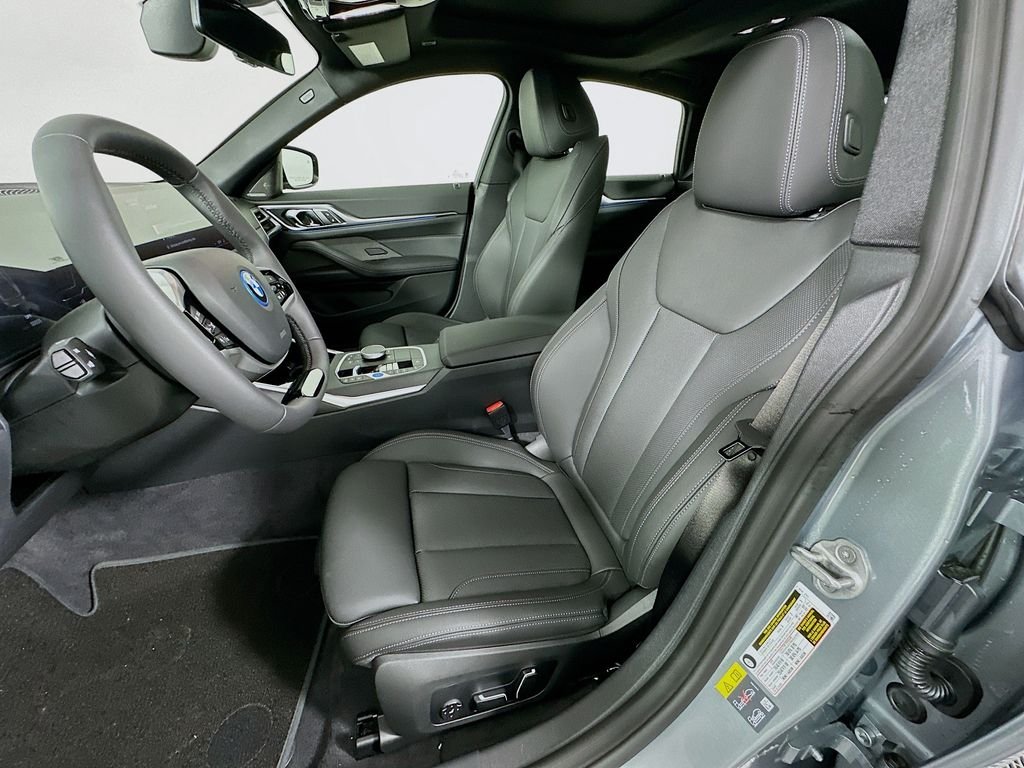 New 2026 Skyscraper Grey Metallic BMW xDrive40 image 16
