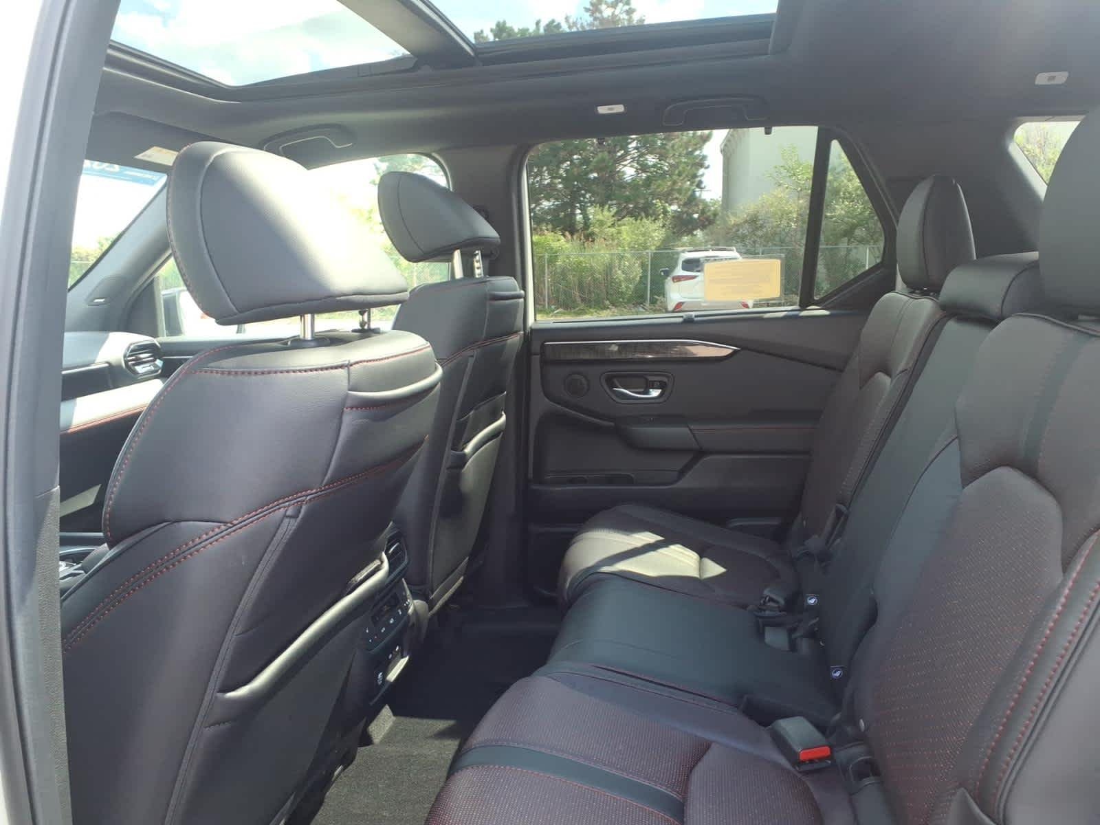 2025 Honda Pilot Black Edition - Photo 12