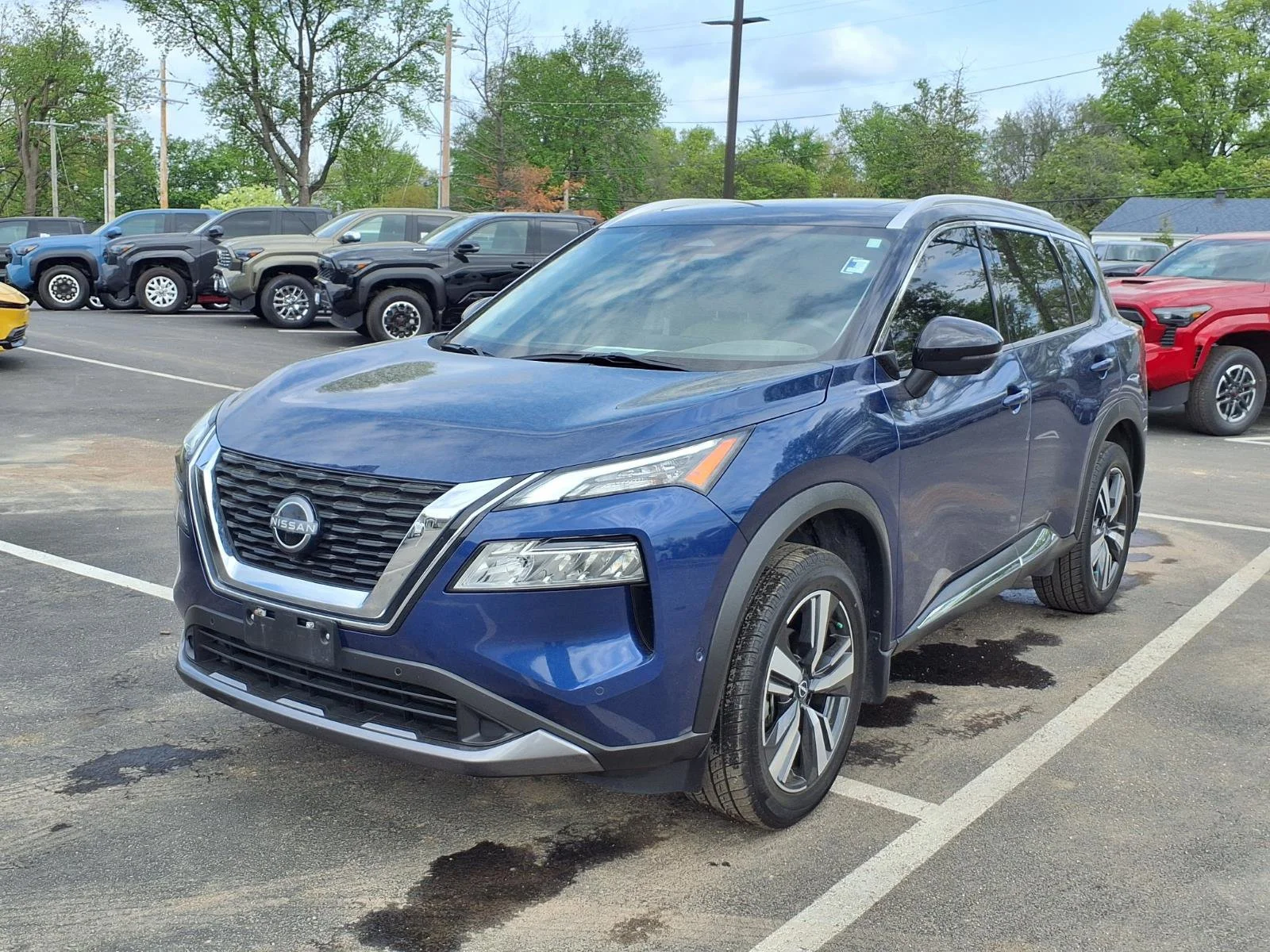 Used 2023 Caspian Blue Metallic/Super Black Nissan SL image 2