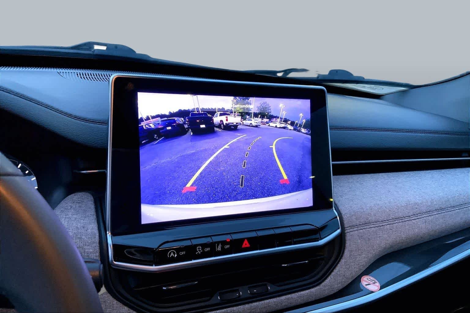 Used 2024 Bright White Clearcoat Jeep Latitude image 28