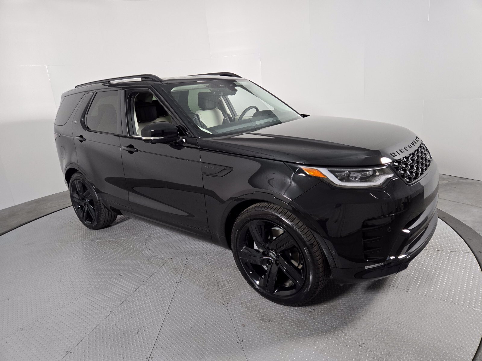 New 2026 Santorini Black Land Rover Dynamic SE image 16