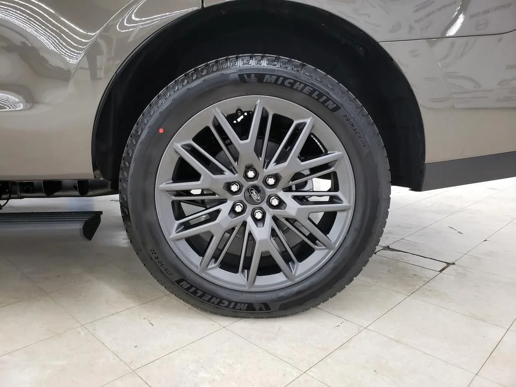 New 2027 Marsh Gray Ford Platinum image 26