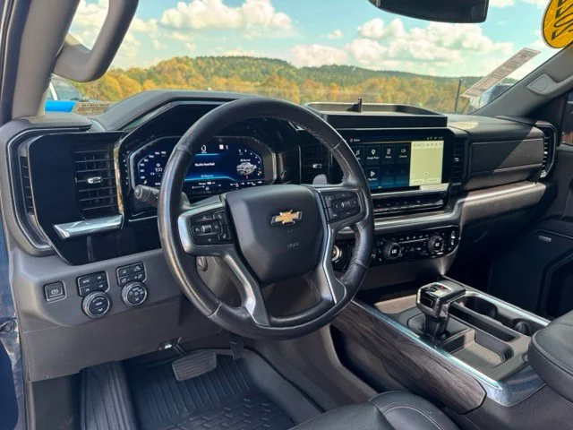 Used 2022 Blue Chevrolet LTZ image 25