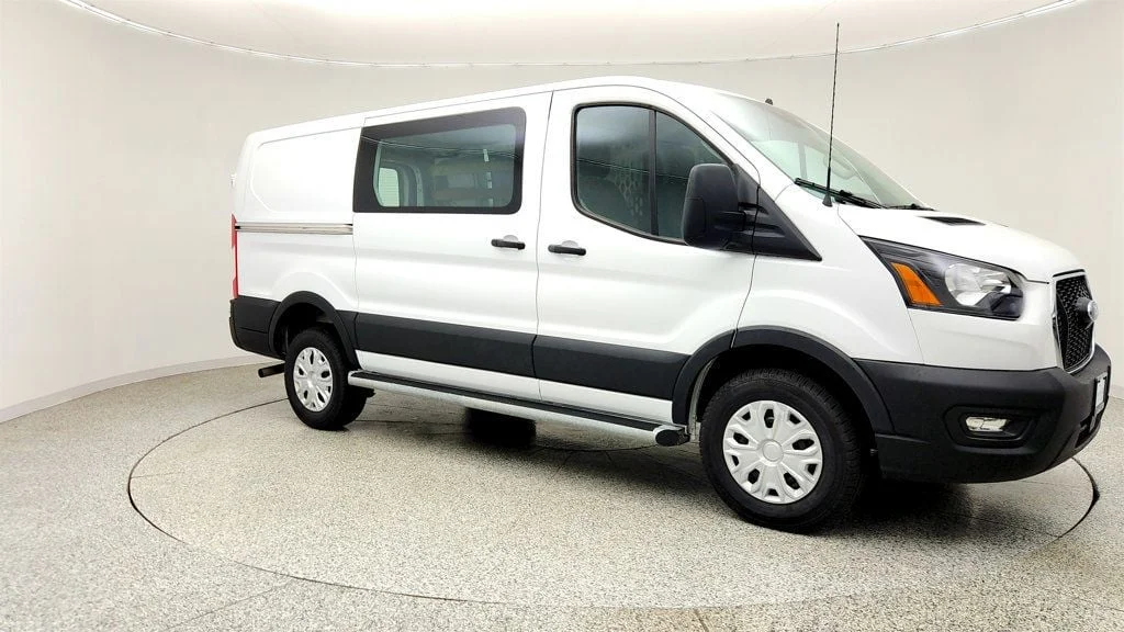 Used 2025 Oxford White Ford T-250 130"" Low Rf 9070 GVWR RWD image 3