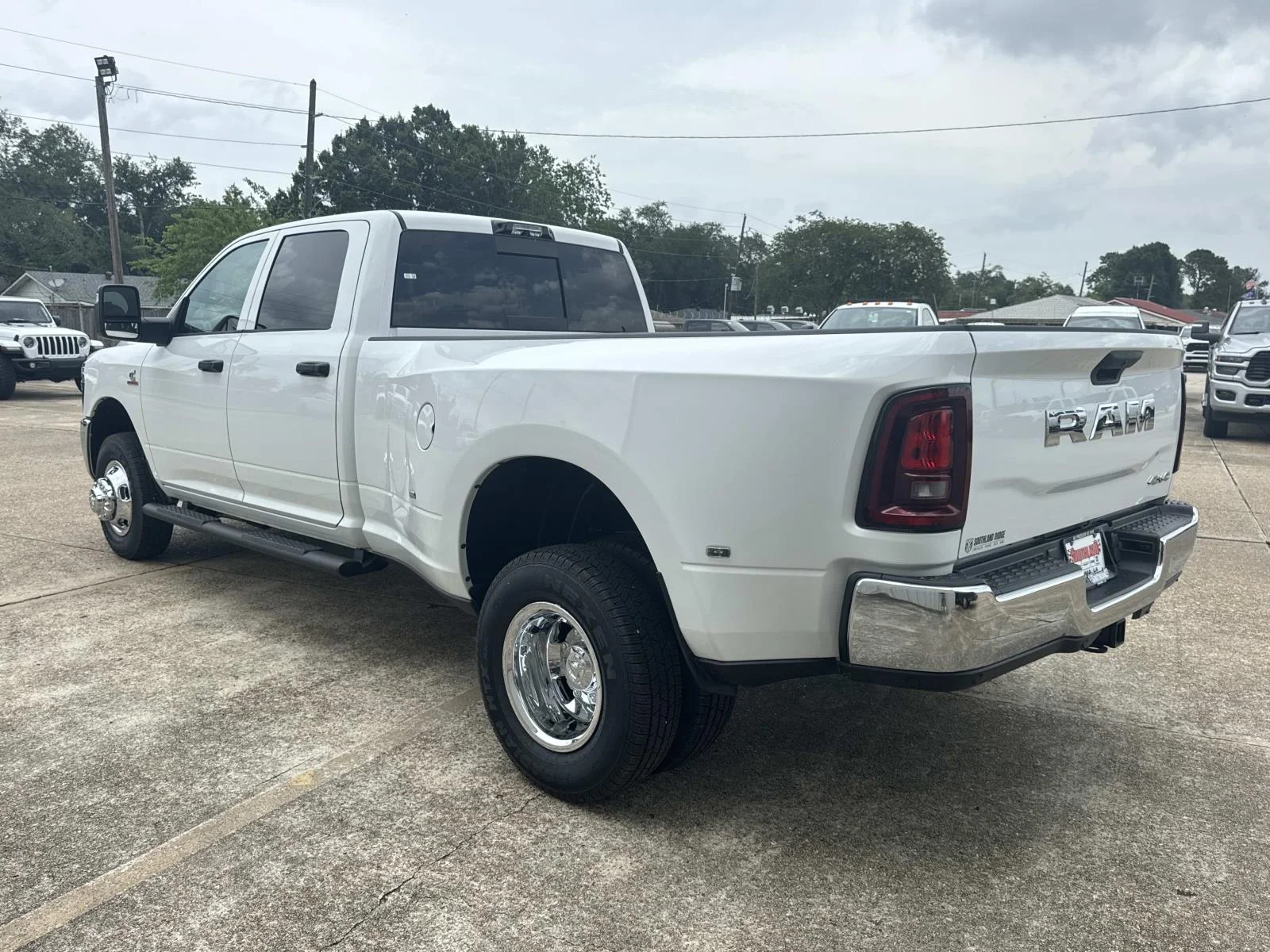 New 2026 Bright White Clear-Coat Exterior Paint RAM Tradesman image 4