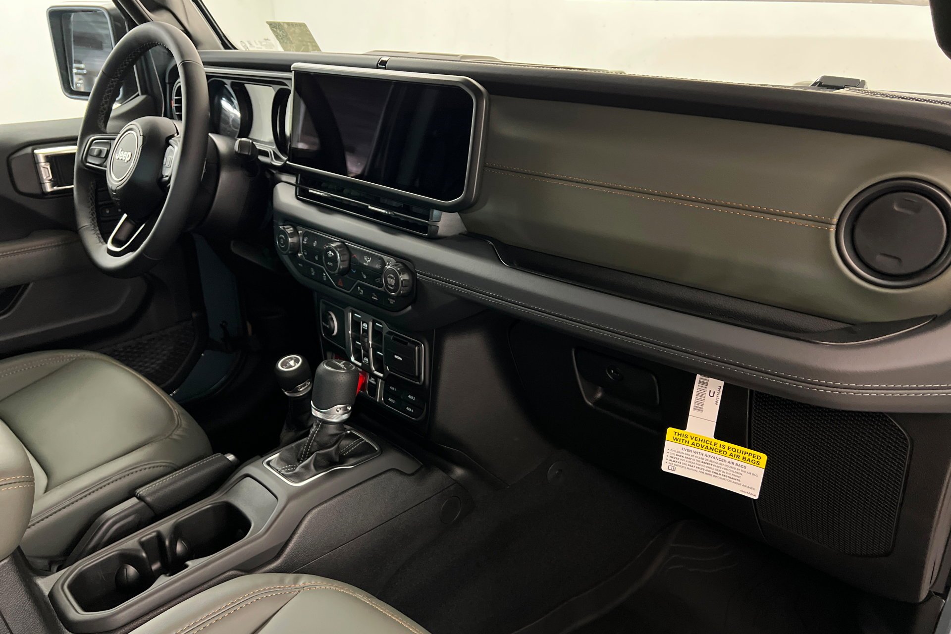 New 2026 Anvil Clear-Coat Exterior Paint Jeep Mojave X image 24