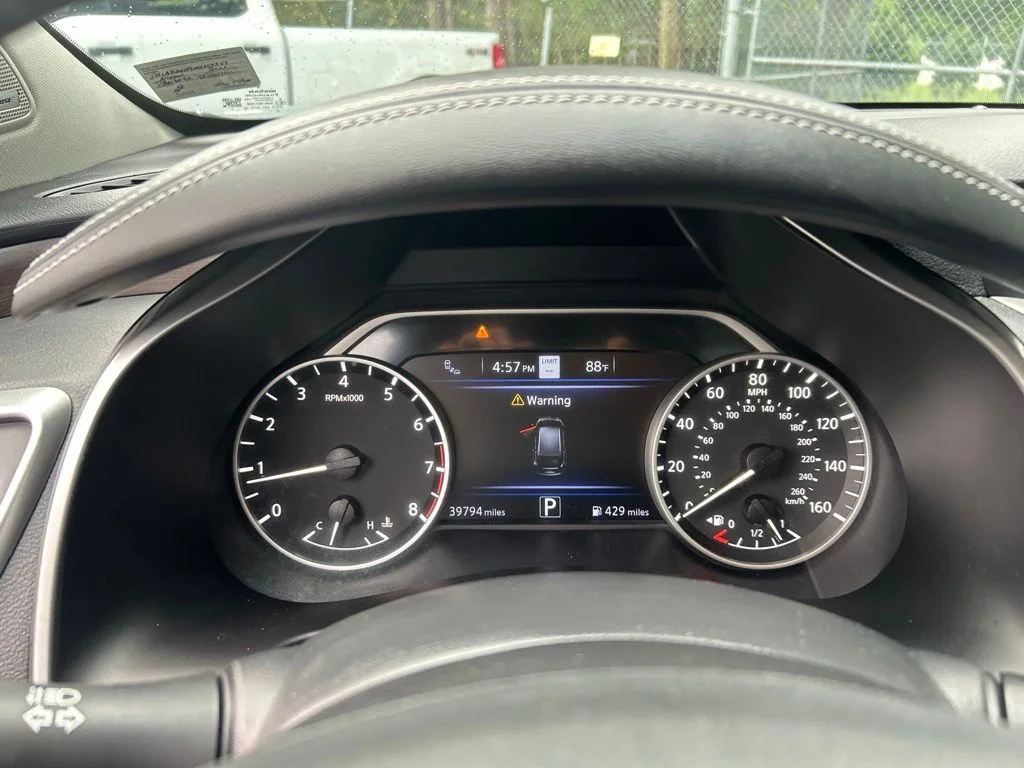 Used 2021 Gray Nissan Platinum image 21