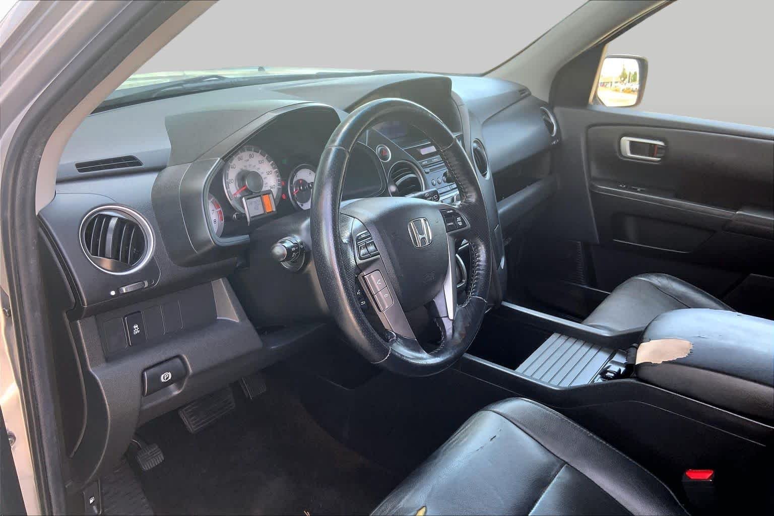 Used 2013 Alabaster Silver Metallic Honda EX-L image 16