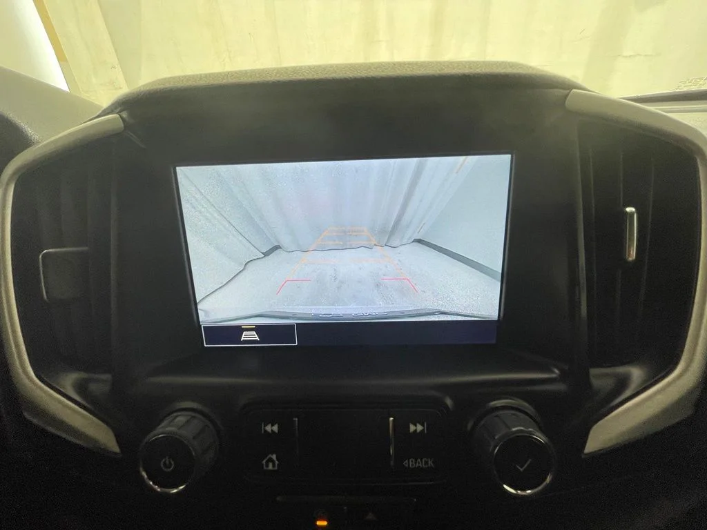 Used 2022 White GMC SLT image 26