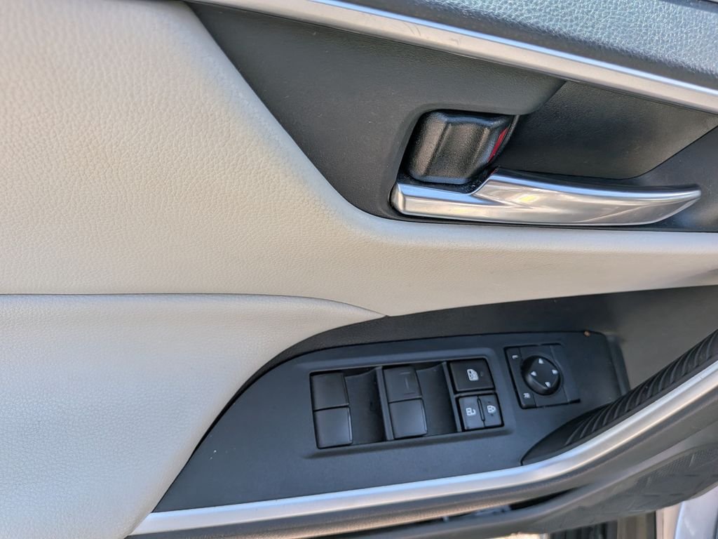 Used 2021 Silver Toyota XLE image 10