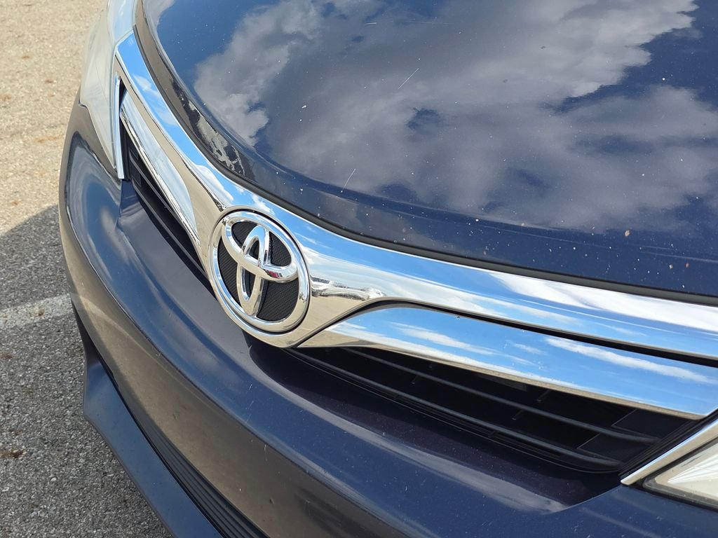 Used 2014 Beige Toyota LE image 13