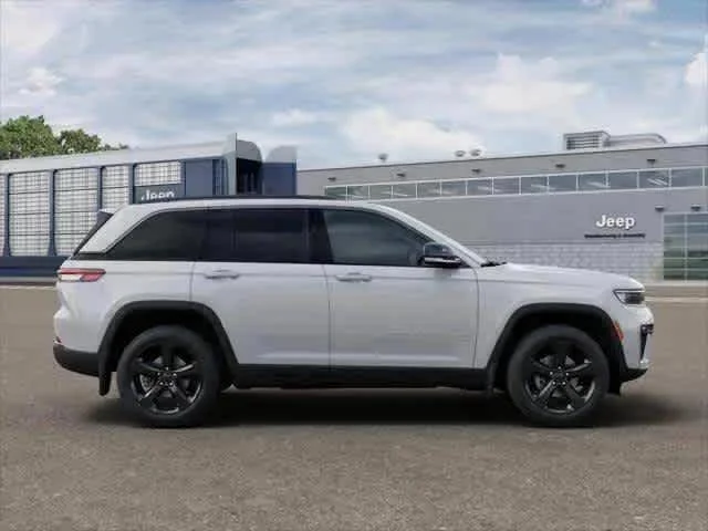 New 2026 Bright White Clear-Coat Exterior Paint Jeep Limited image 13
