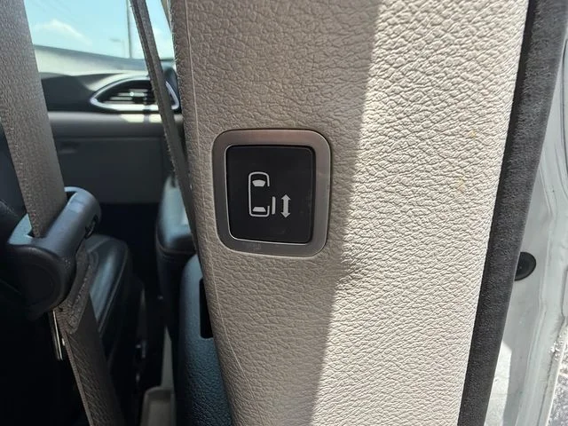 Used 2018 White Chrysler Touring L Plus image 18