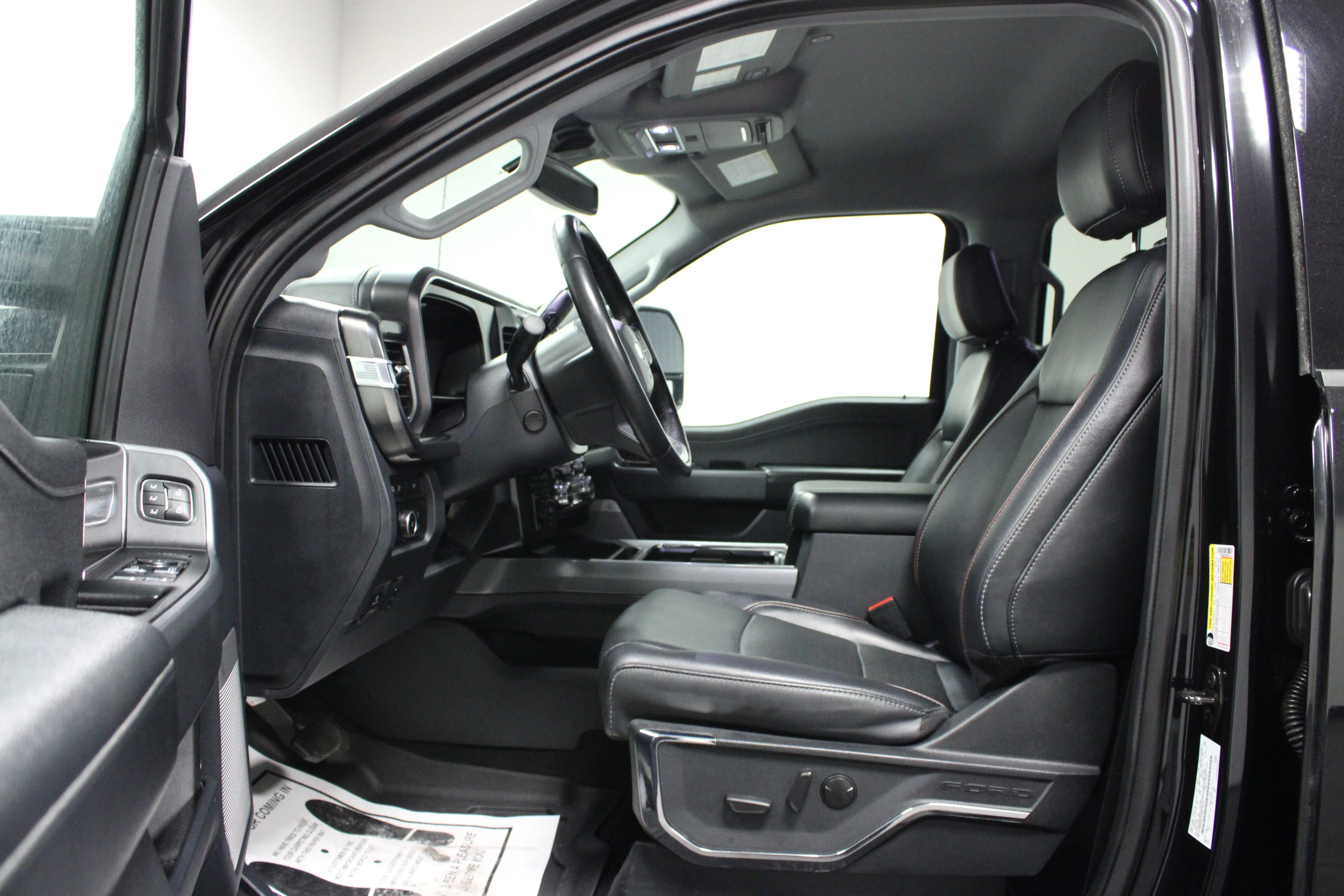 Used 2023 Agate Black Metallic Ford LARIAT image 12