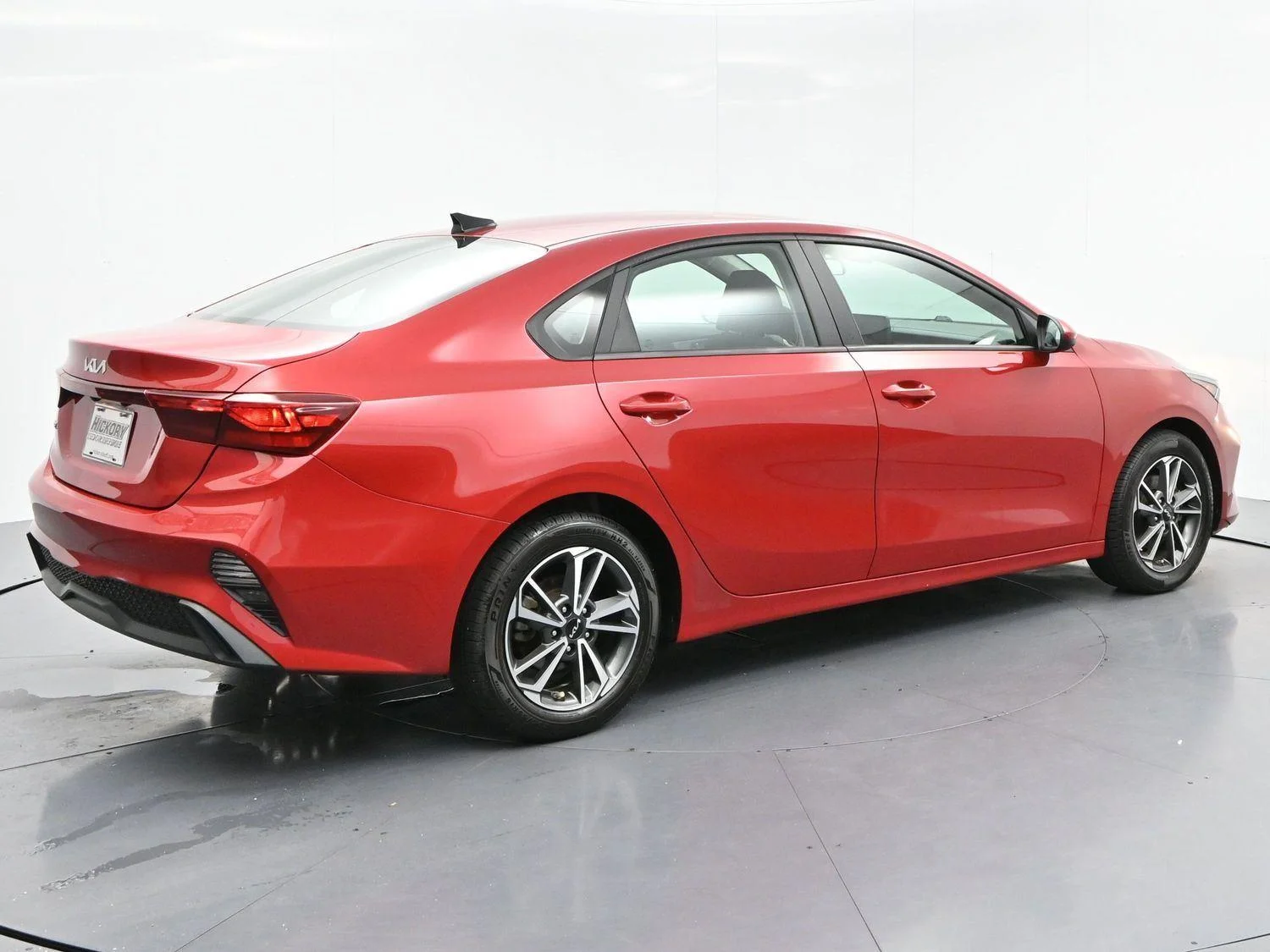 Used 2022 Currant Red Kia LXS image 7