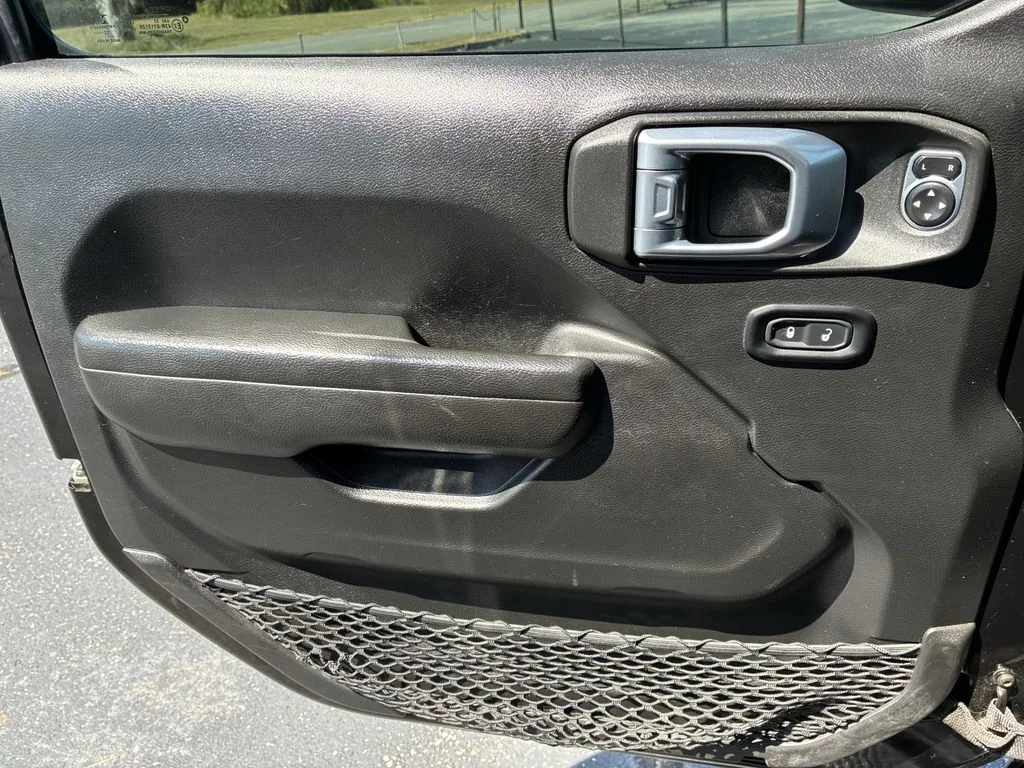 Used 2022 Black Jeep Unlimited Sport Altitude image 15
