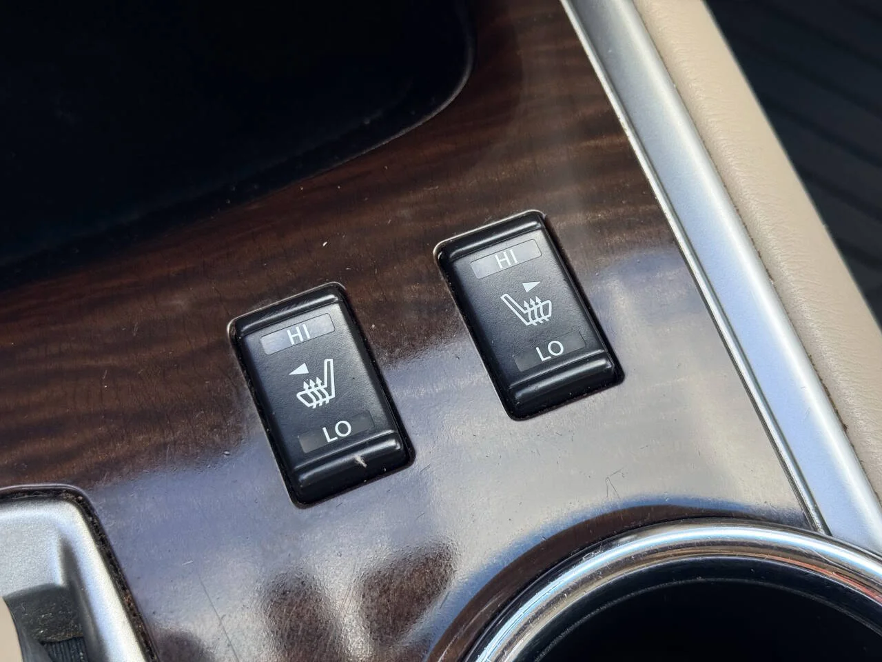 Used 2014 Tan Nissan SL 4dr SUV image 17