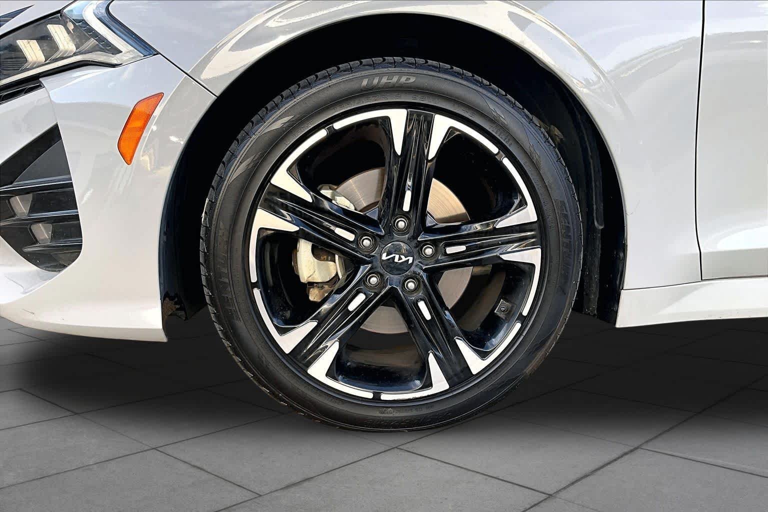 Used 2023 Wolf Gray Kia GT-Line image 11