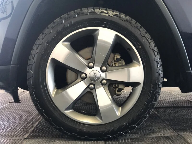 Used 2014 True Blue Pearlcoat Jeep Limited image 17